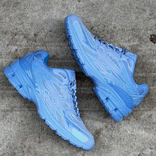 Trapstar Blue Trispeed 3000 Zoom in