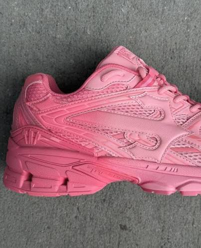 Trapstar Pink Trispeed 3000 Zoom in